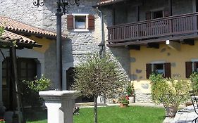Guesthouse Domacija Sajna